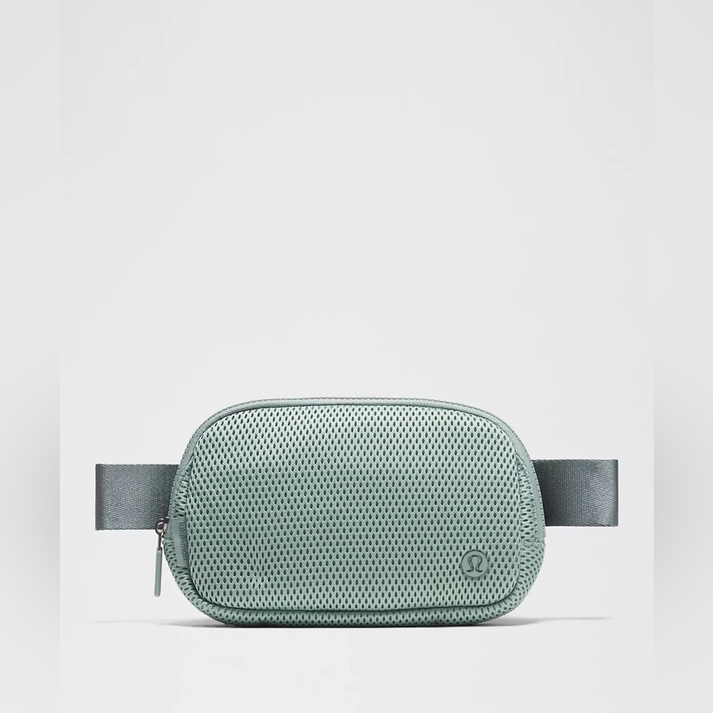 Lululemon Everywhere Belt Bag Knit Mesh Fanny pack